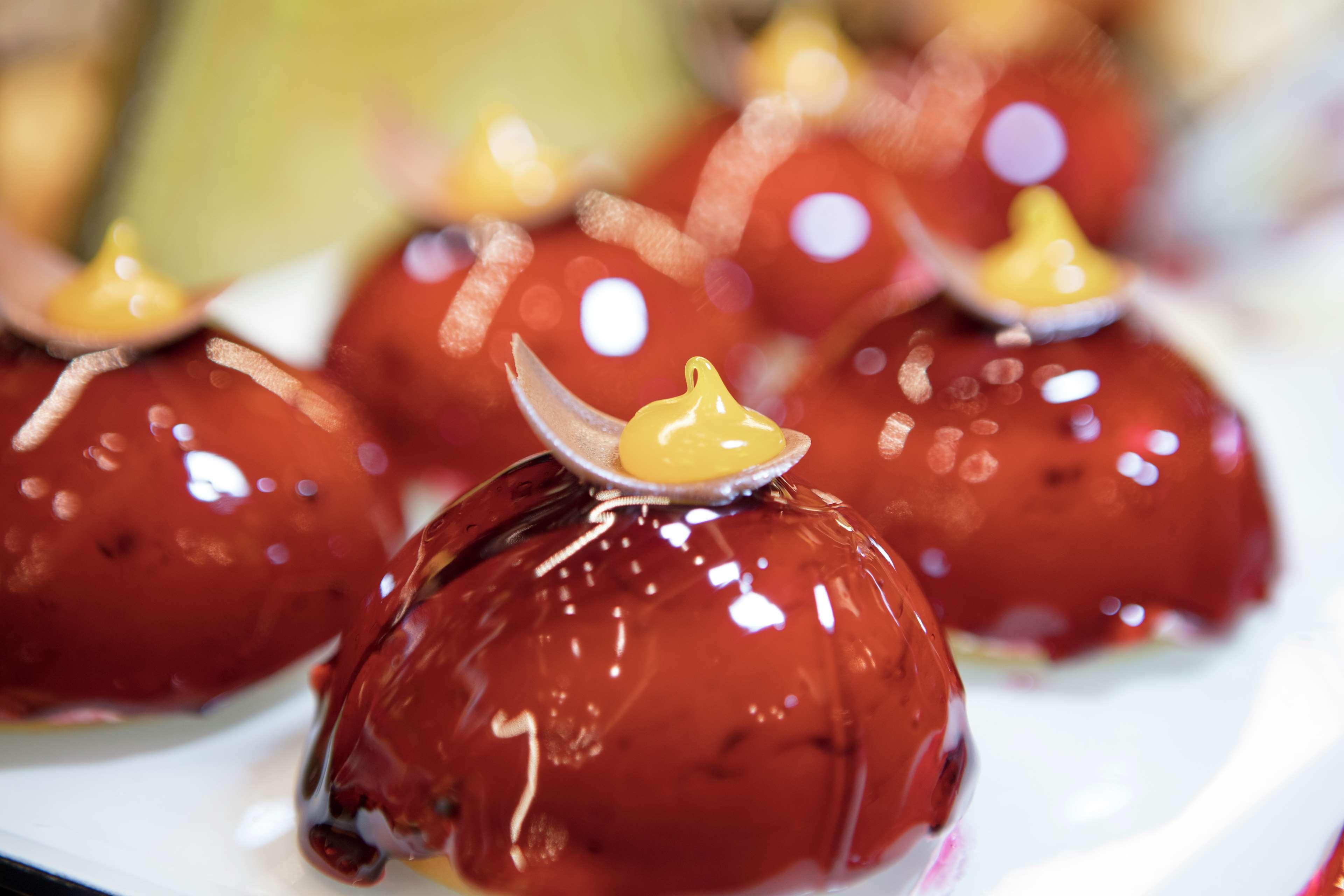 Doubletree By Hilton Antalya City Centre Exterior foto A dessert
