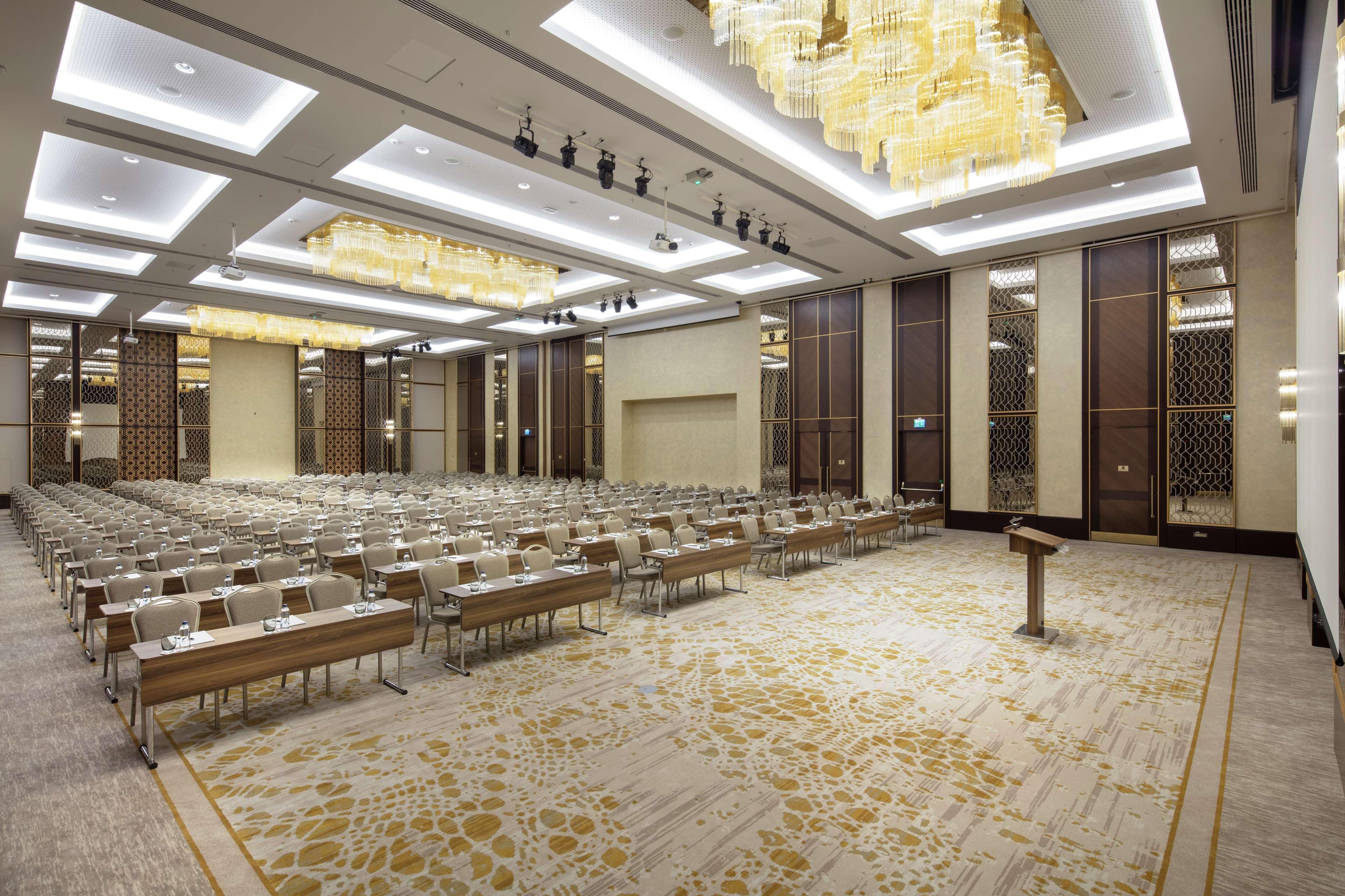 Doubletree By Hilton Antalya City Centre Exterior foto The Grand Ballroom