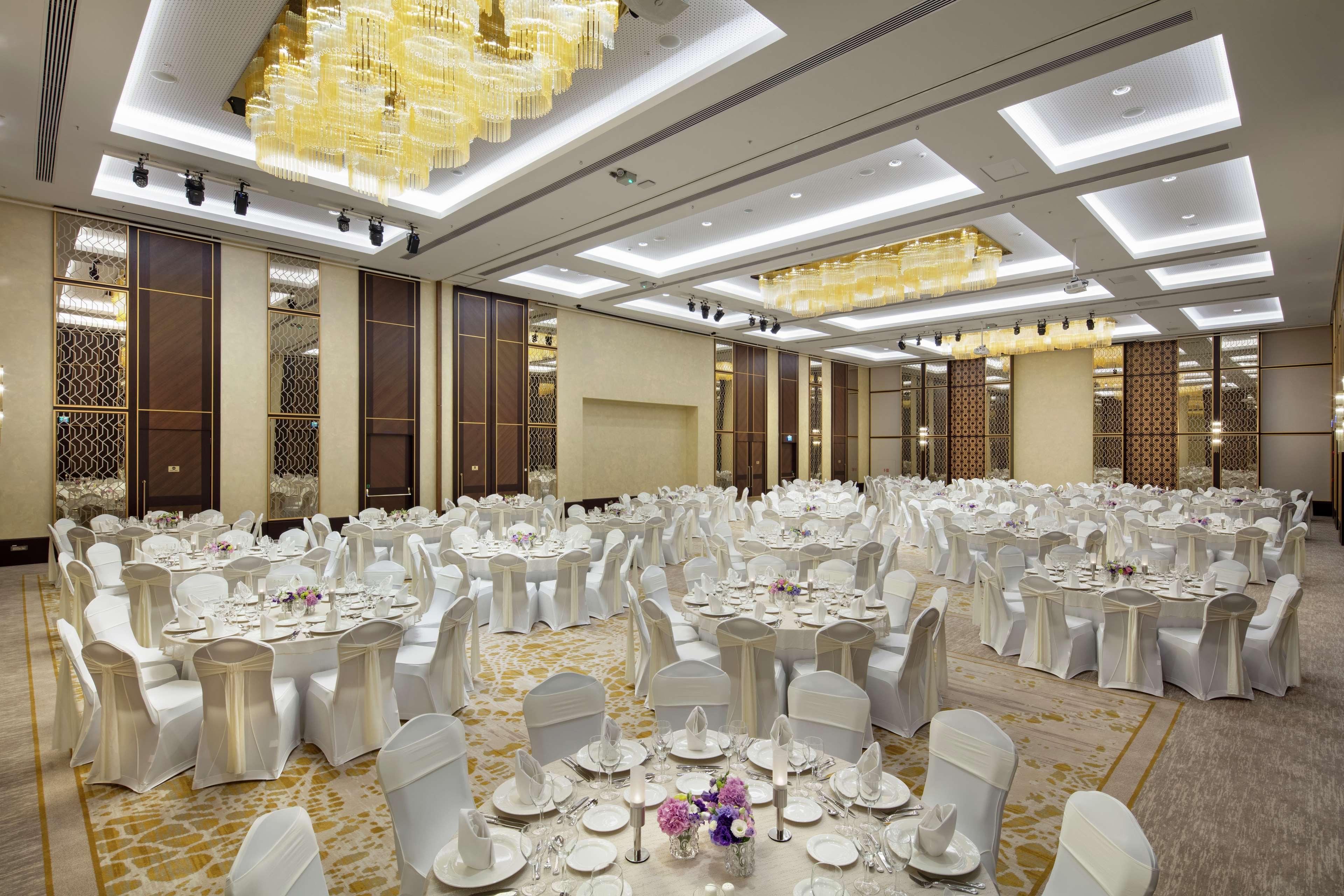 Doubletree By Hilton Antalya City Centre Exterior foto The Grand Ballroom