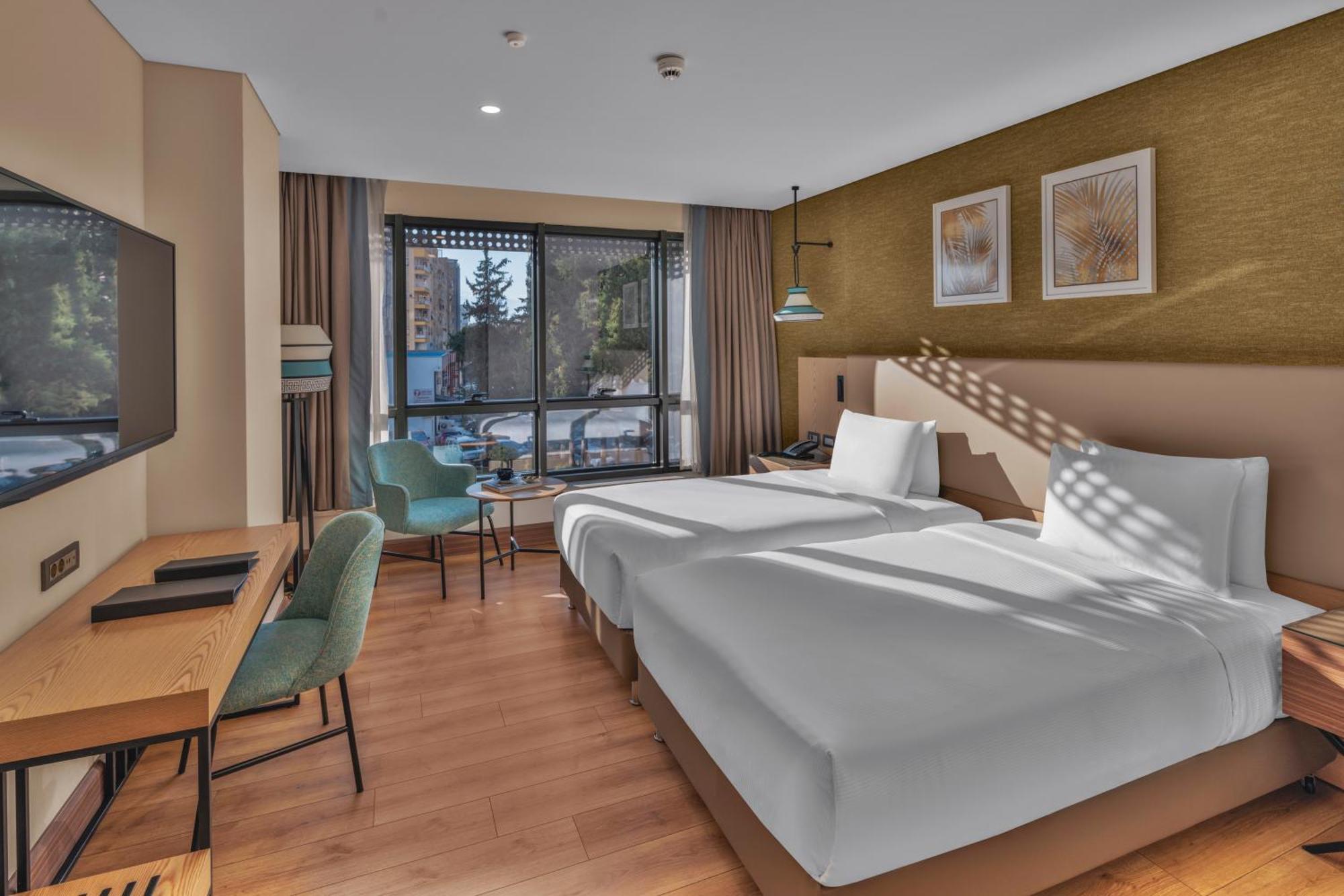 Doubletree By Hilton Antalya City Centre Exterior foto A room at the hotel
