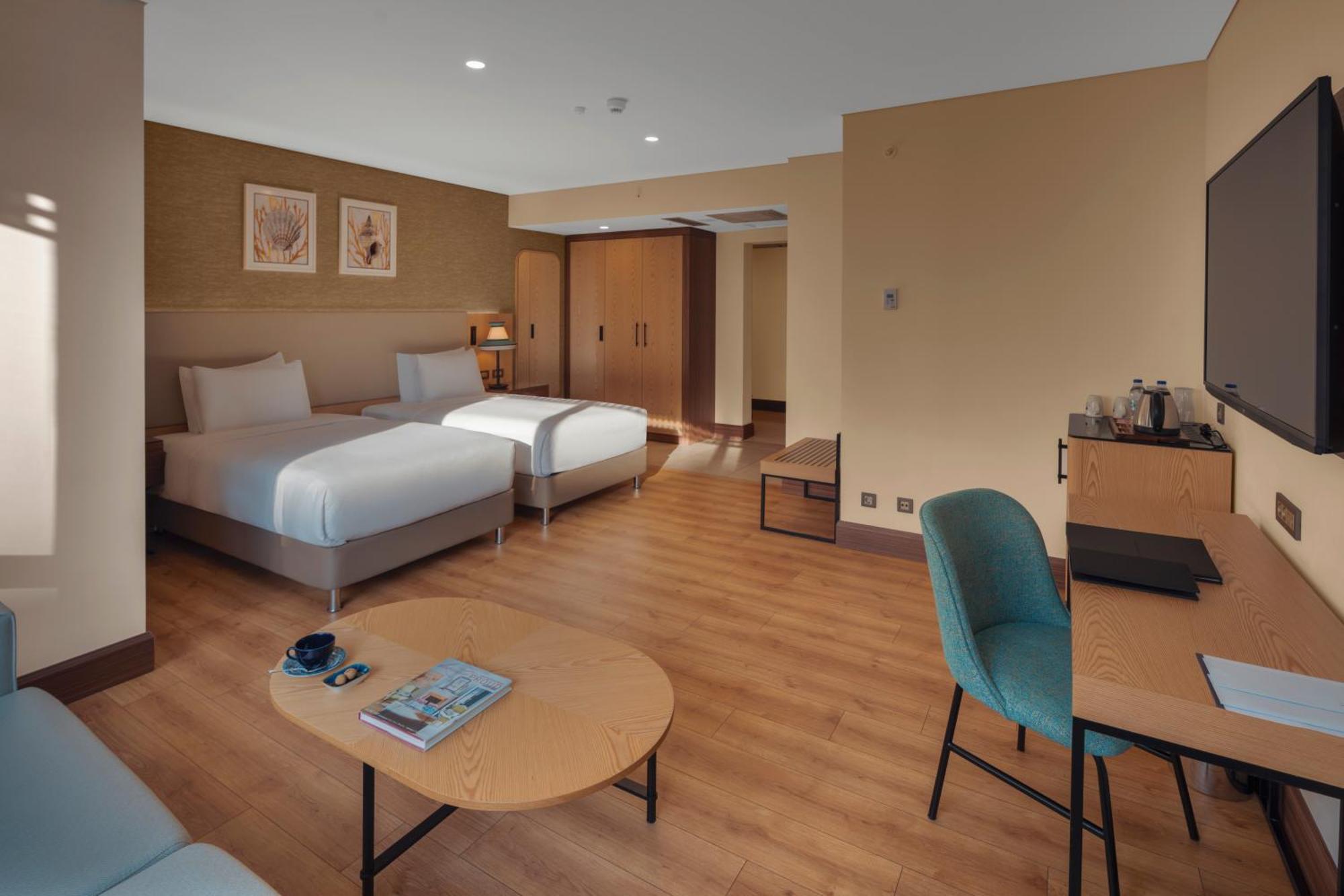 Doubletree By Hilton Antalya City Centre Exterior foto A room at the hotel