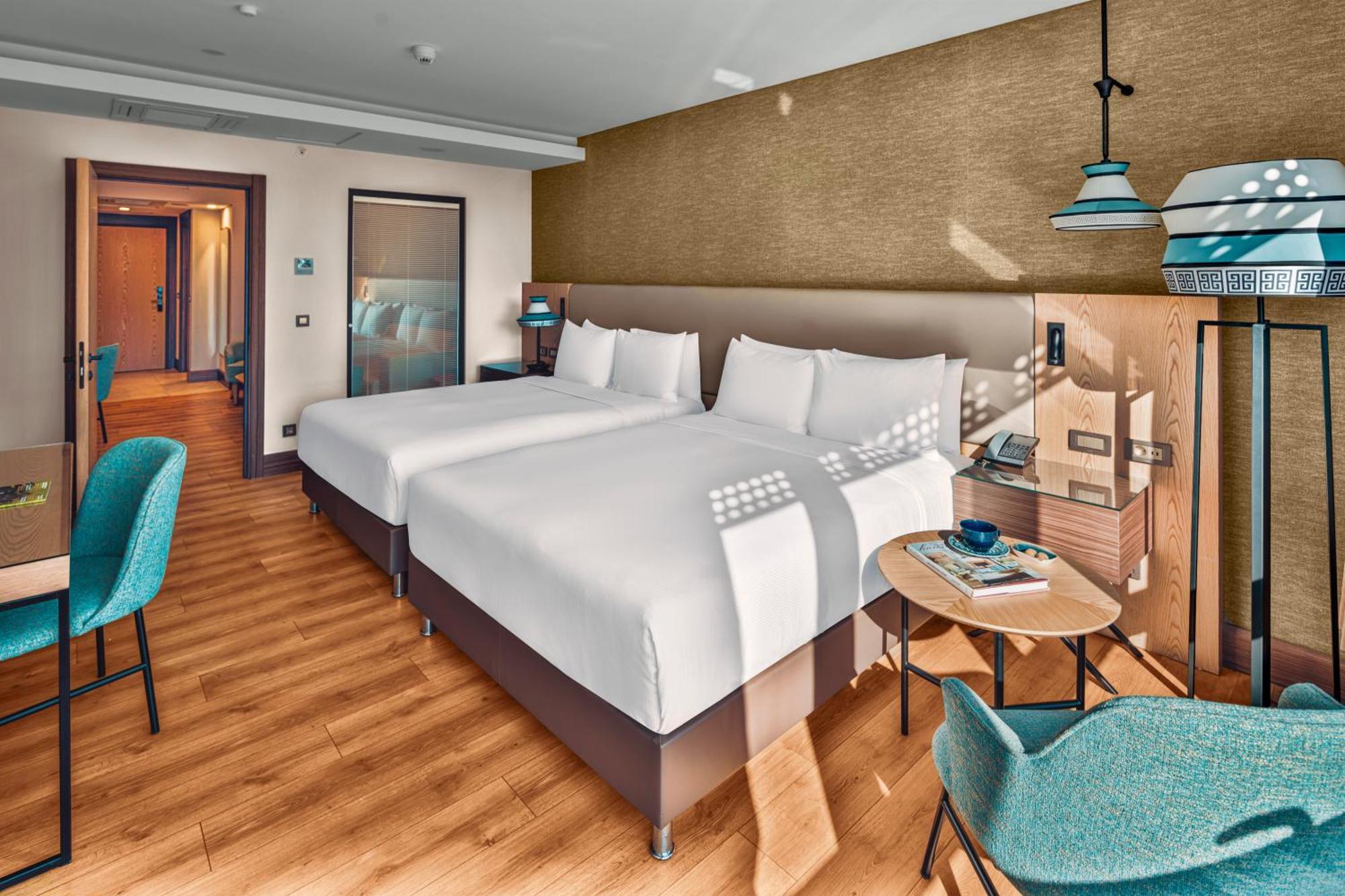 Doubletree By Hilton Antalya City Centre Exterior foto A room at the hotel