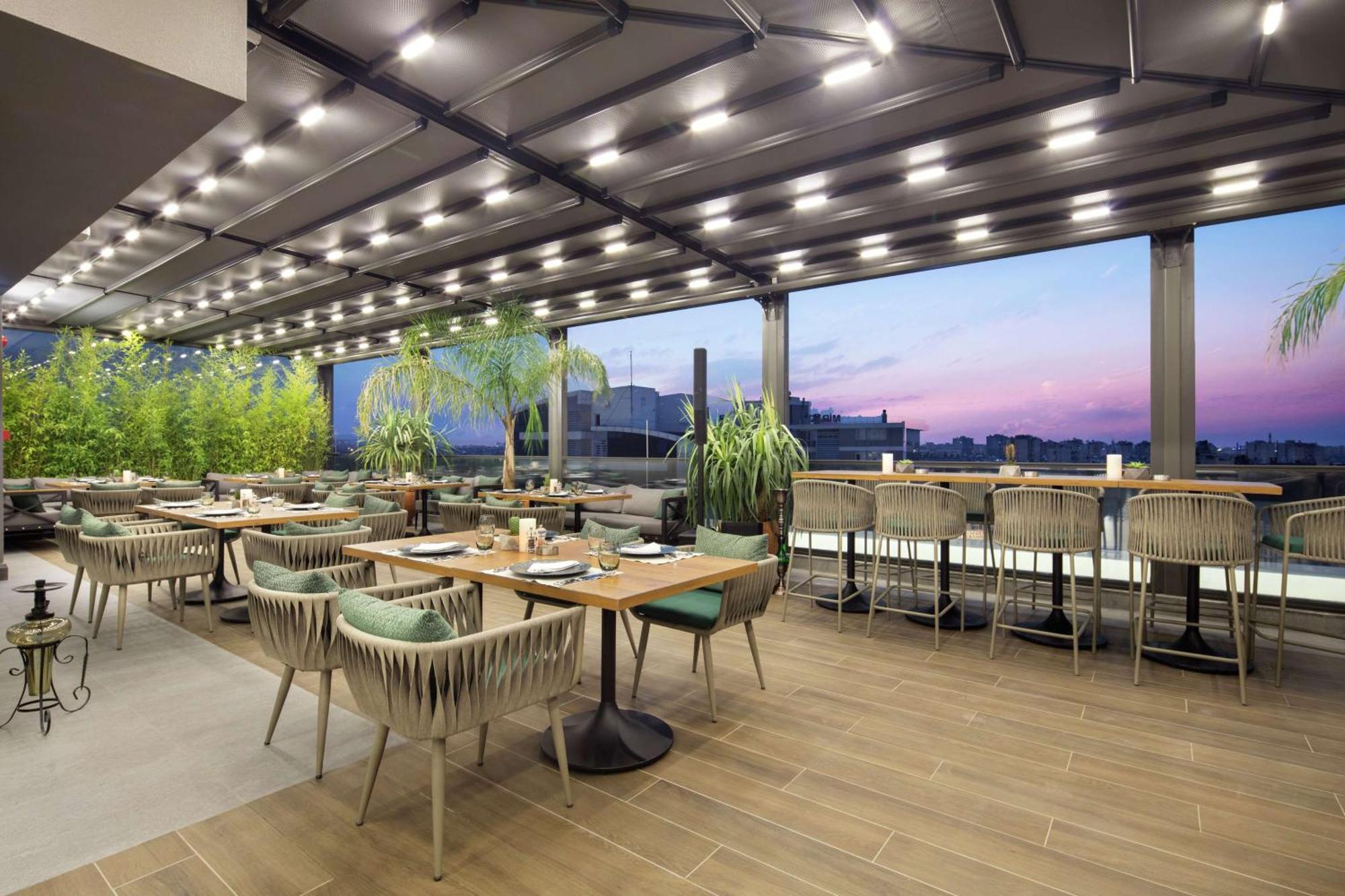 Doubletree By Hilton Antalya City Centre Exterior foto The Terrace